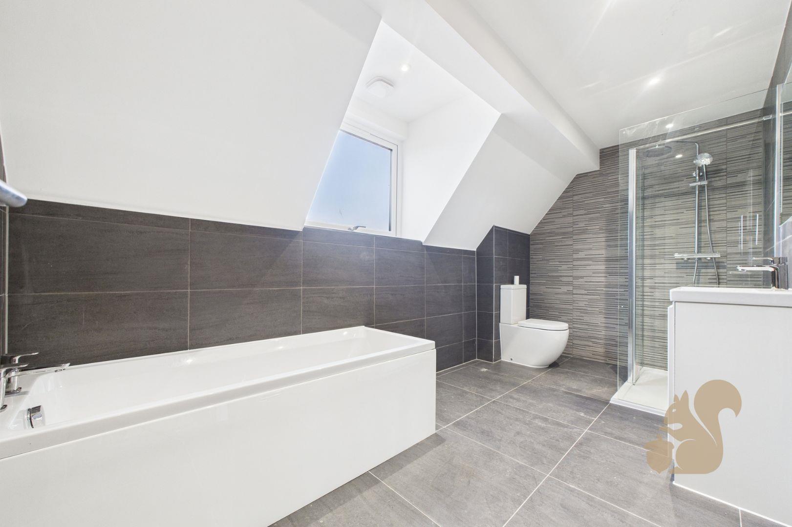 9 Kingsland - Bathroom.jpg